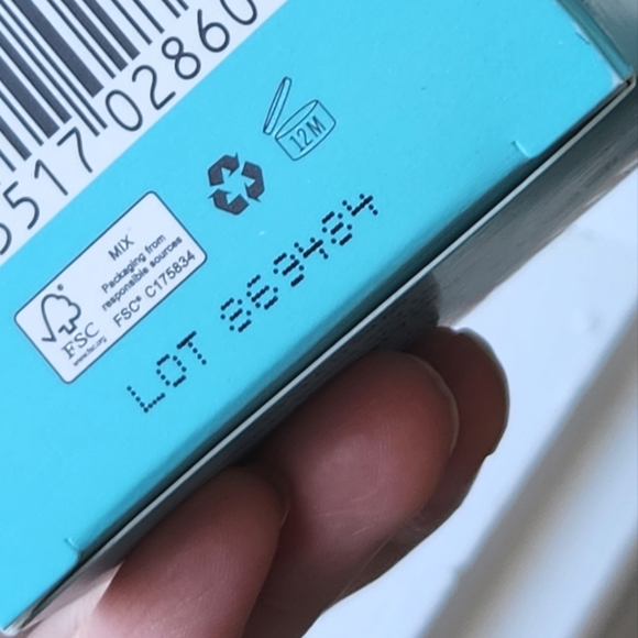 NIB FIRST AID BEAUTY BRIGHTEN + GLOW MOISTURIZER - Picture 13 of 15